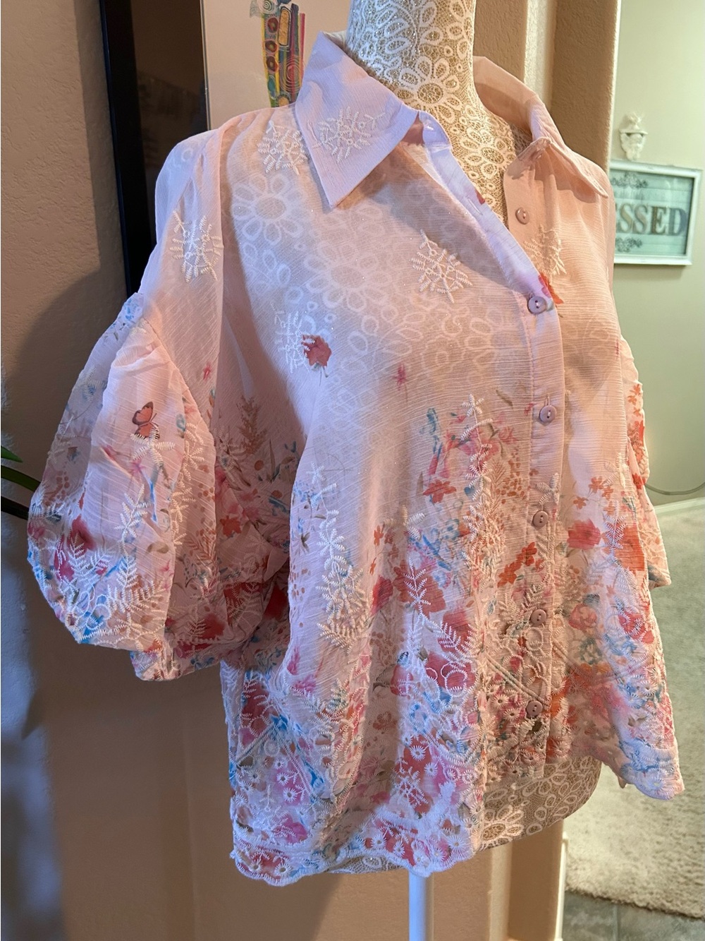 NWT - Liv Los Angeles Lt. Pink Embrodered Top Size Large